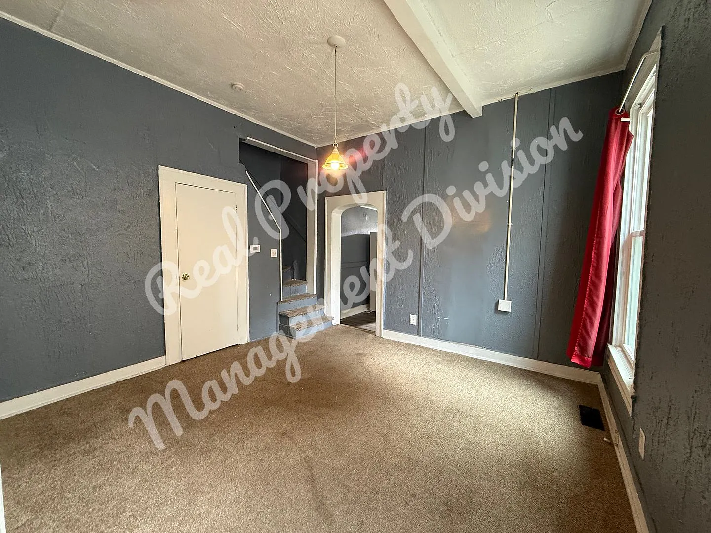 Charming 2-Bedroom with Sunporch and a Big Backyard — Photo 2