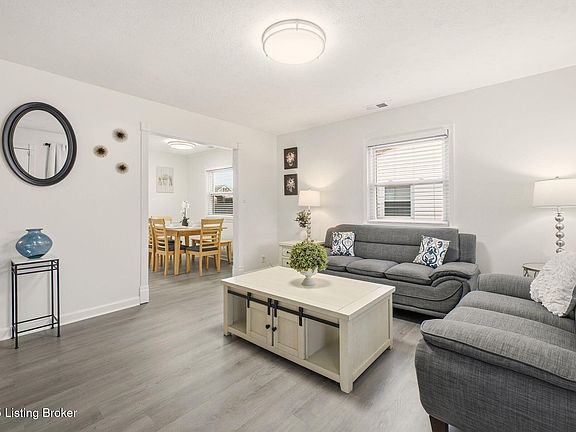 3rd image of 1323 Lacona Ln
