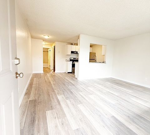 2nd image of 2510 Crystal Springs Rd W APT 4