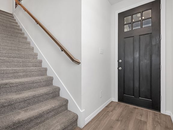 4th image of 1109 Rusk Way
