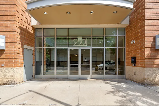 950 W Monroe St #616 — Photo 2