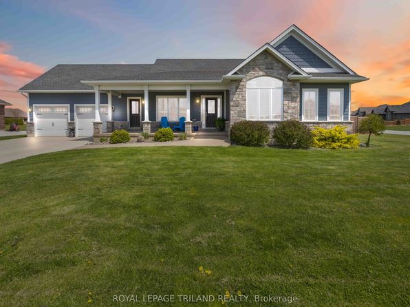 4102 Cullen Dr, Plympton Wyoming, ON N0N 1J6