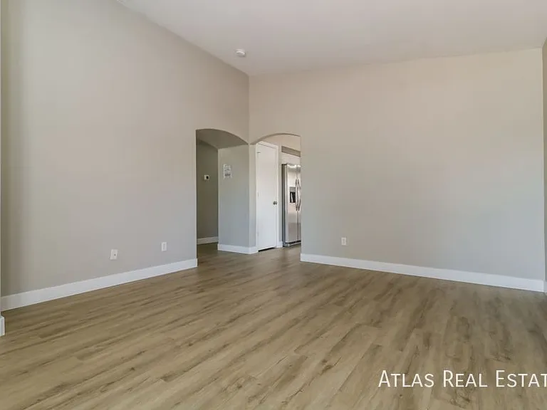 12038 W Corrine Dr — Photo 3