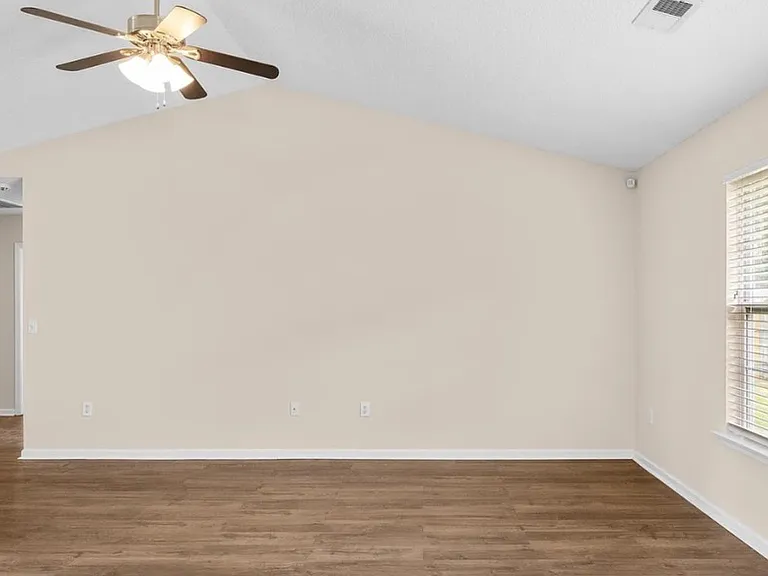 507 Hamilton Chase Dr — Photo 4