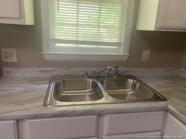 814 Varsity Dr #A — Photo 13