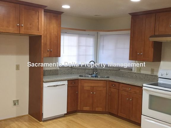 5th image of 7502 Sunset Ave