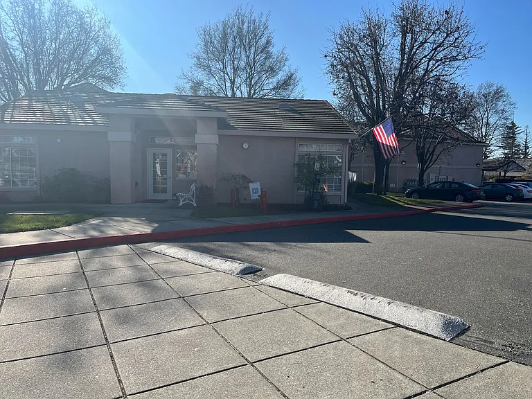 Woodcreek Senior Commons — Photo 17