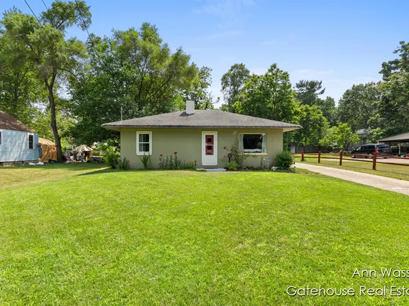 905 W Montcalm St, Greenville, MI 48838