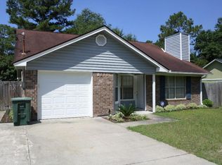 653 Honey Ridge Ln, Hinesville, GA 31313