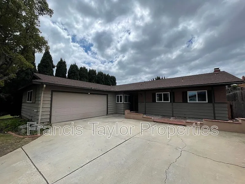 3 bed, 2.0 bath, 1446 sqft, $3,795 — Photo 2
