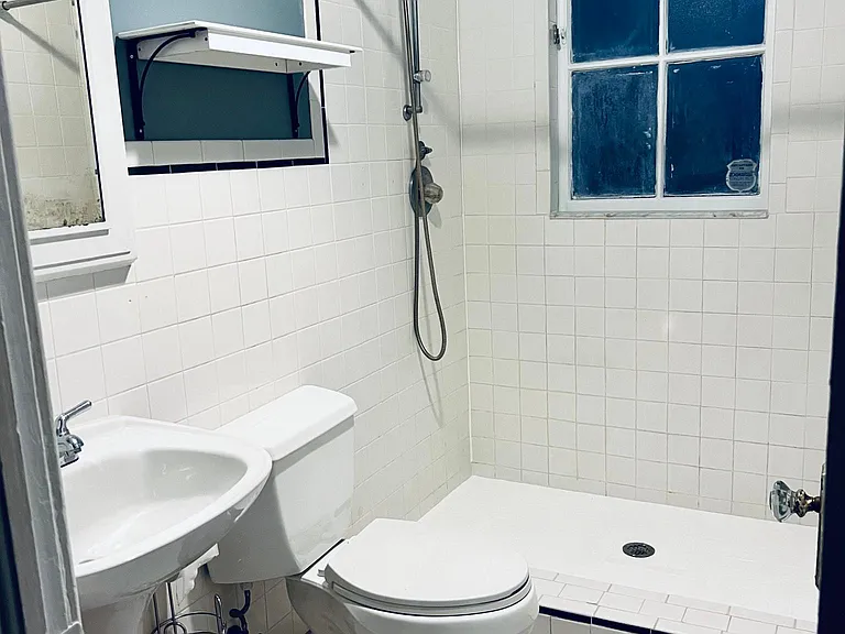 721 Greenwood St — Photo 23