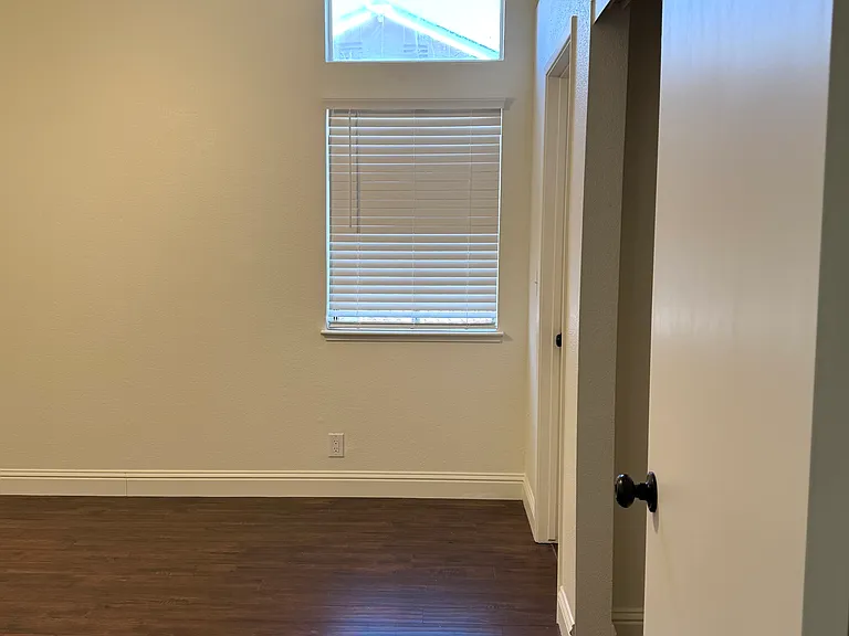 16920 Yvonne Dr — Photo 9