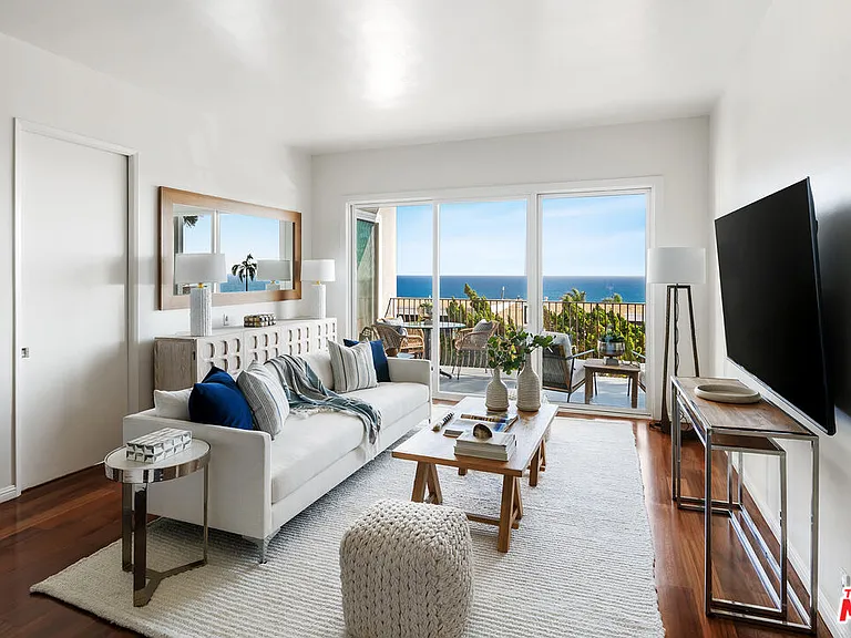 18111 Coastline Dr #1 — Photo 4