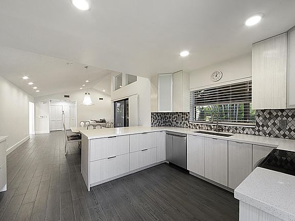 5th image of 5529 Lakeview Mews Ter