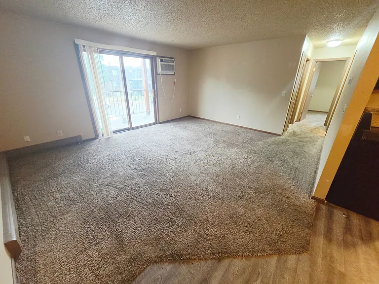 3001 E Rosser Ave — Photo 2