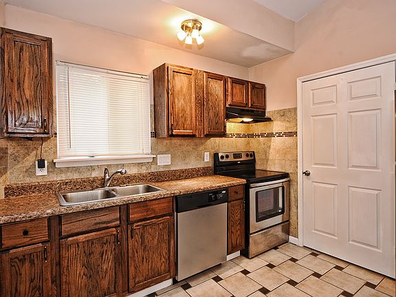 4th image of 3834 Ashley Hall Dr