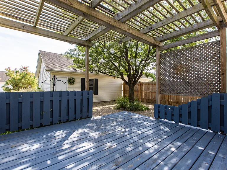 1103 Perry Ln — Photo 20