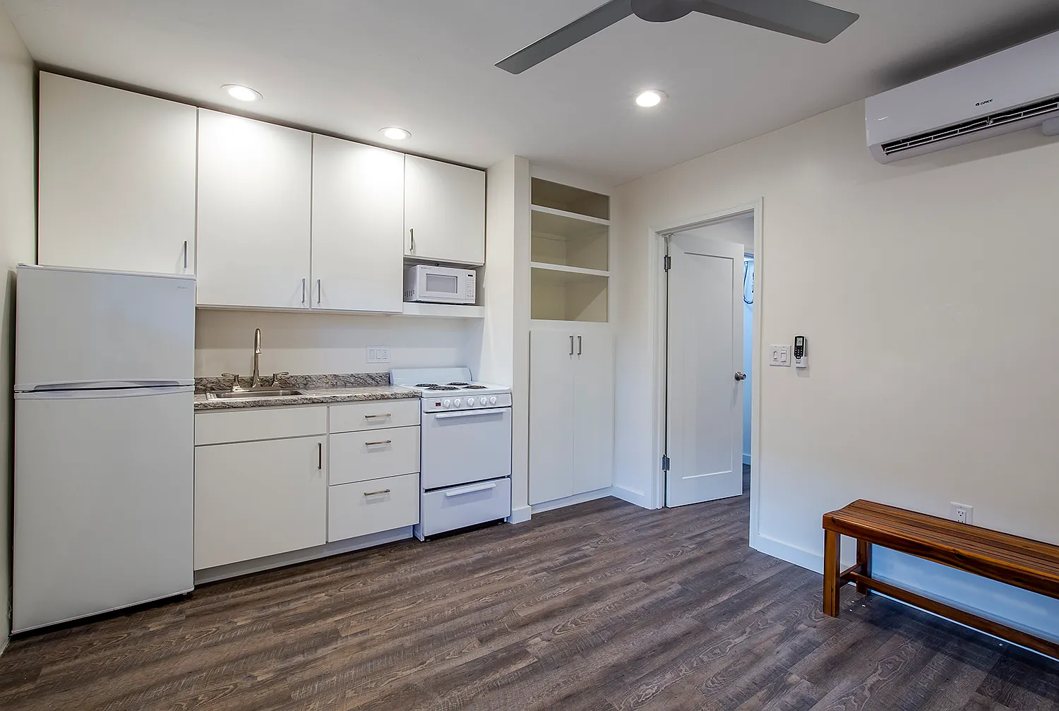 1 bed, 400 sqft, $995 — Photo 4