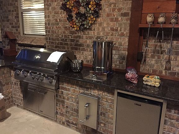 Outdoor Kitchen