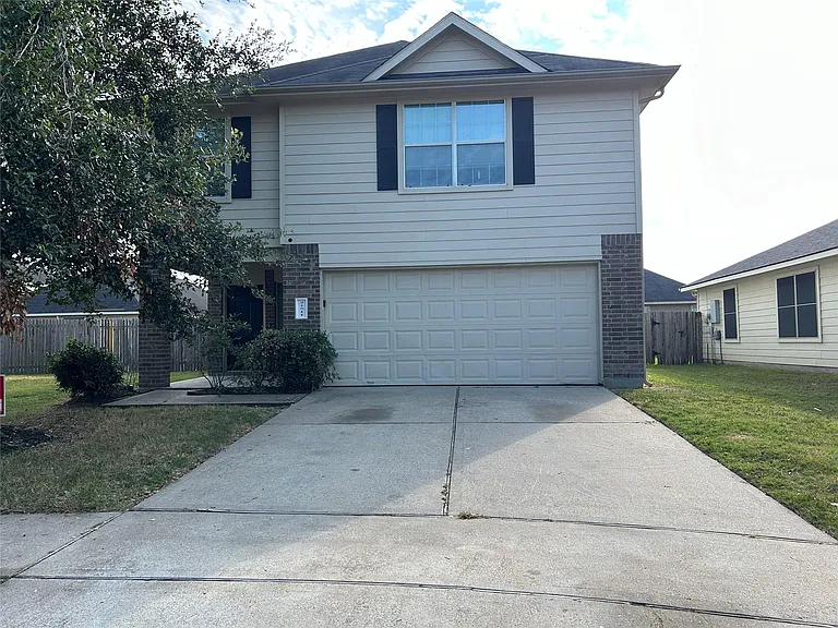 21511 Donata Cir — Photo 1