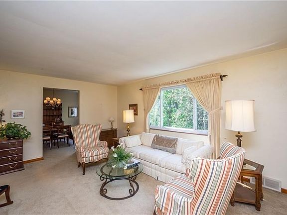 4th image of 305 Hoodridge Dr