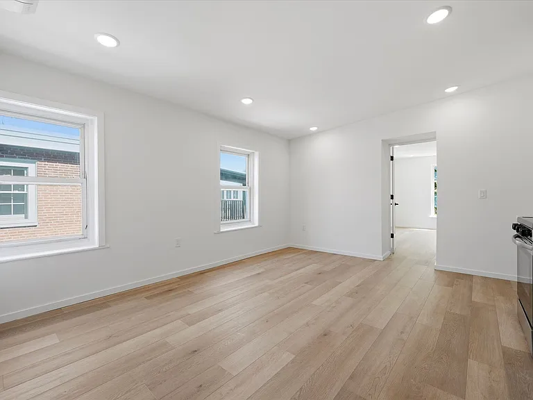 627 N 16th St — Photo 14