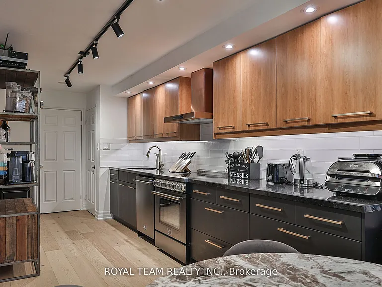 211 N Saint Patrick St S #Penthouse C-10 — Photo 22