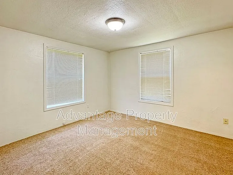 2353 NW Fillmore Ave — Photo 11