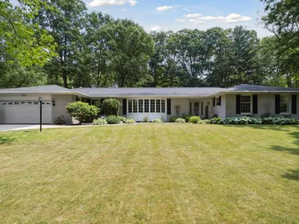 219 Wickenham Dr, Spring Arbor, MI 49283
