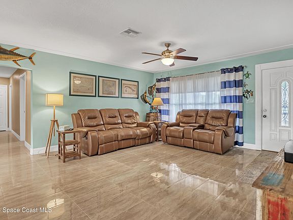 5th image of 2307 Country Club Rd