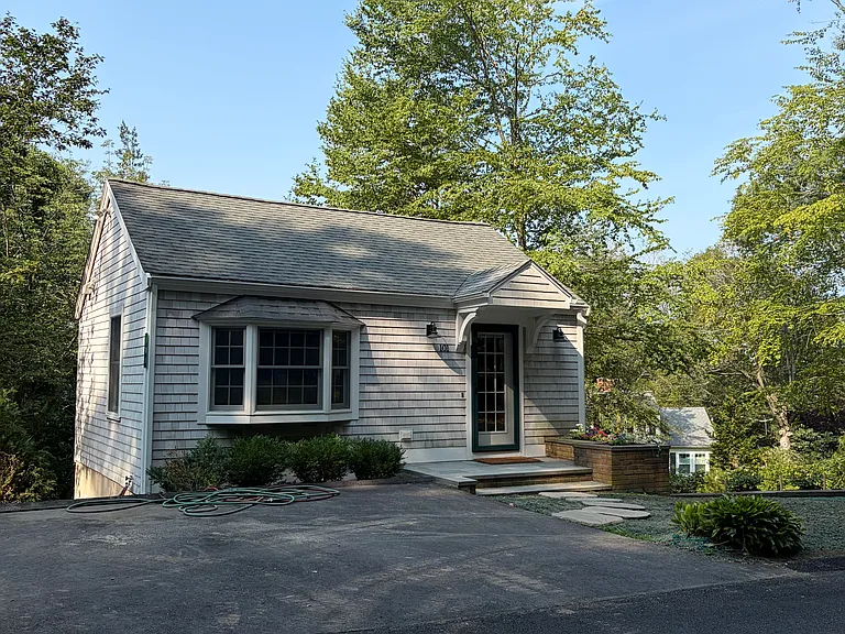 101 Buttonwood Ln — Photo 1