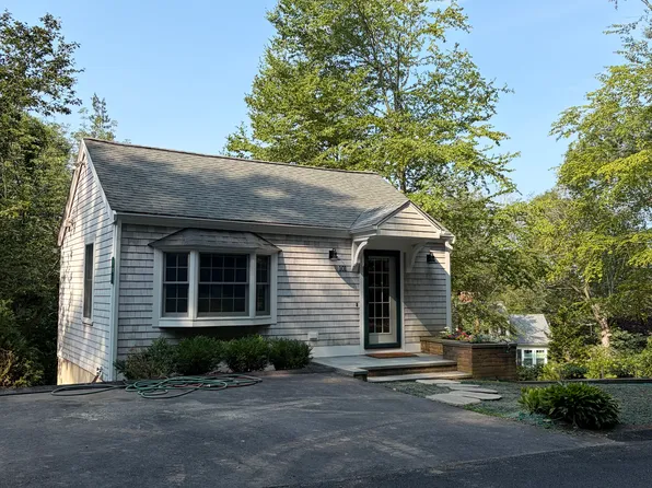 101 Buttonwood Ln, Lakeville, MA 02347