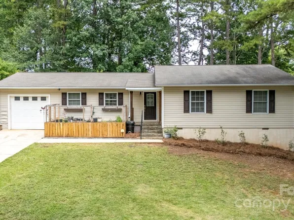 1165 Molokai Dr, Tega Cay, SC 29708