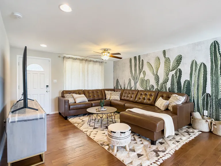 14050 N 37th Way — Photo 3