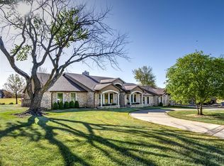 5 Country Club Rd, Shawnee, OK 74801
