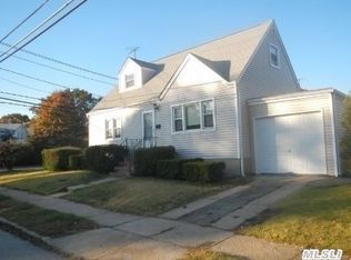 5 White St, Valley Stream, NY 11580