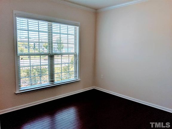 3rd image of 1304 Bloomsbury Manor Dr