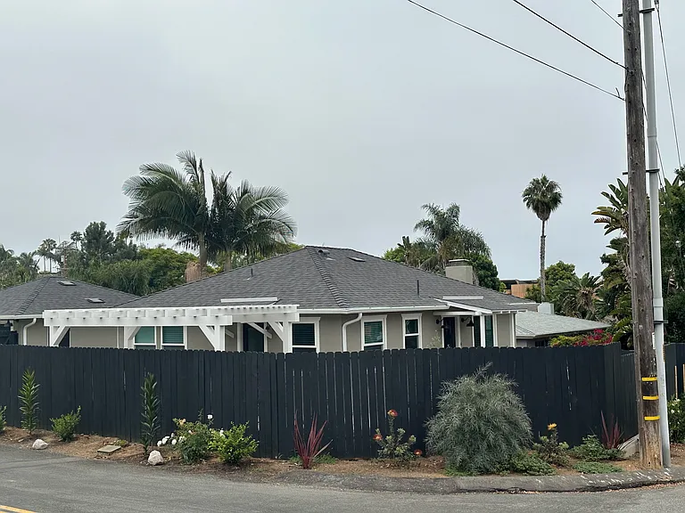 137 E D St — Photo 1