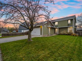 2516 White Oak Dr, Ames, IA 50014
