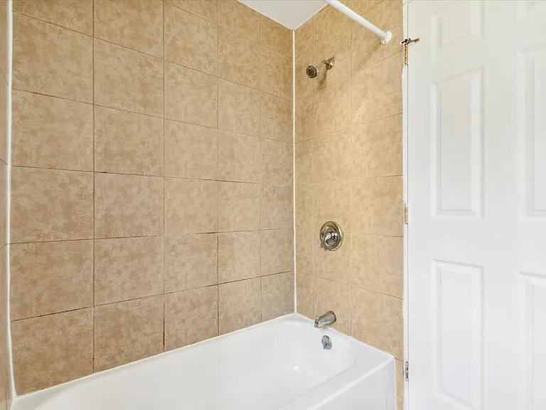 232 E Wister St #3B — Photo 5
