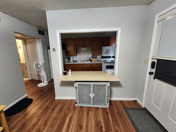 4th image of 811 S Saint Louis St #1