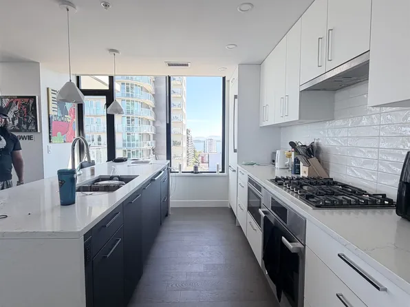 1588 Johnston Rd #1205, White Rock, BC V4B 0C5