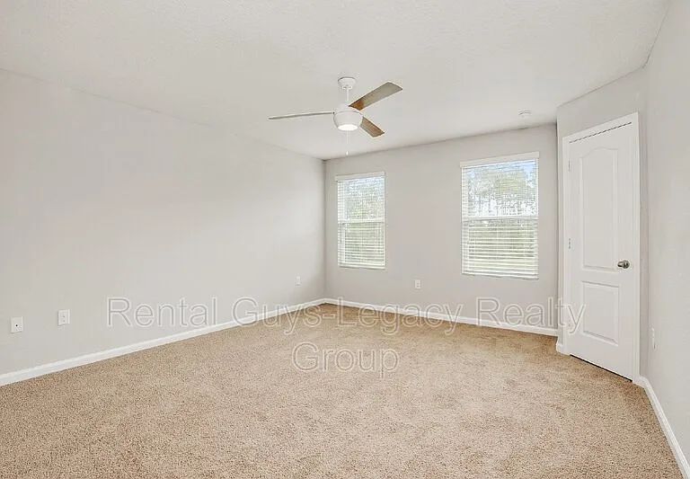 425 Servia Dr — Photo 12