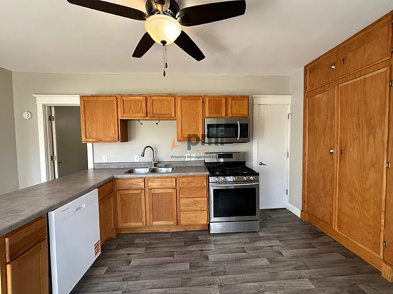 2122 Elston St #A — Photo 8