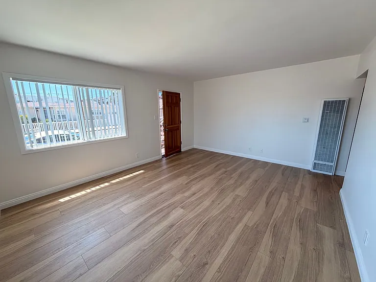 1845 S Grand Ave #1 — Photo 20