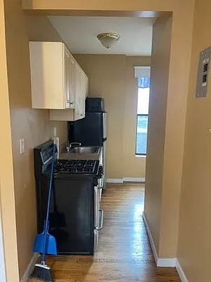 Rented by Gotham City Realty Group | media 14