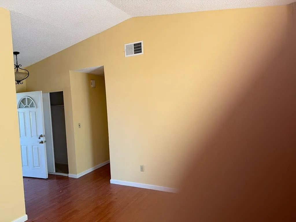 3 bed, 5968 sqft, $2,500 — Photo 4