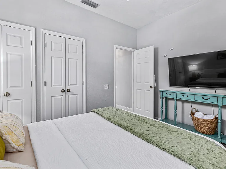 7105 Victoria Cir — Photo 24