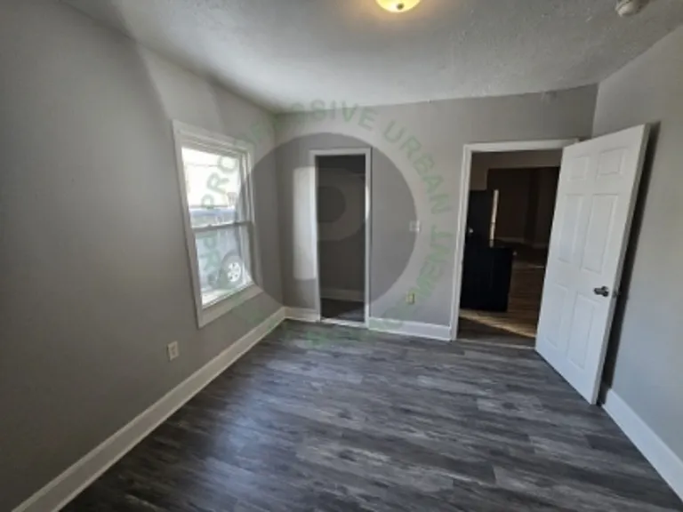 3204 W 73rd St — Photo 8