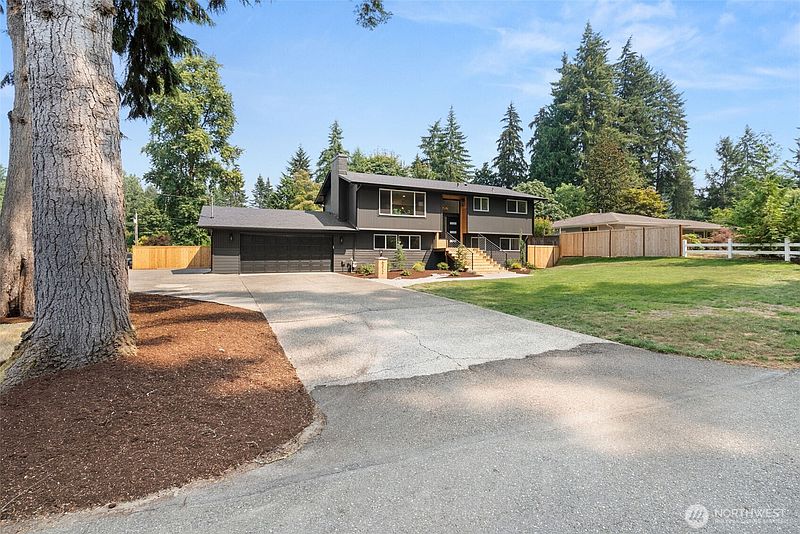 3rd image of 6312 Glenwood Drive SW